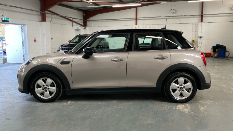 MINI Hatchback 1.5 Cooper Classic 5dr Auto Petrol Hatchback